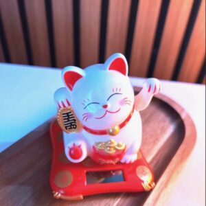 Chat Maneki-Neko (chat porte-bonheur)