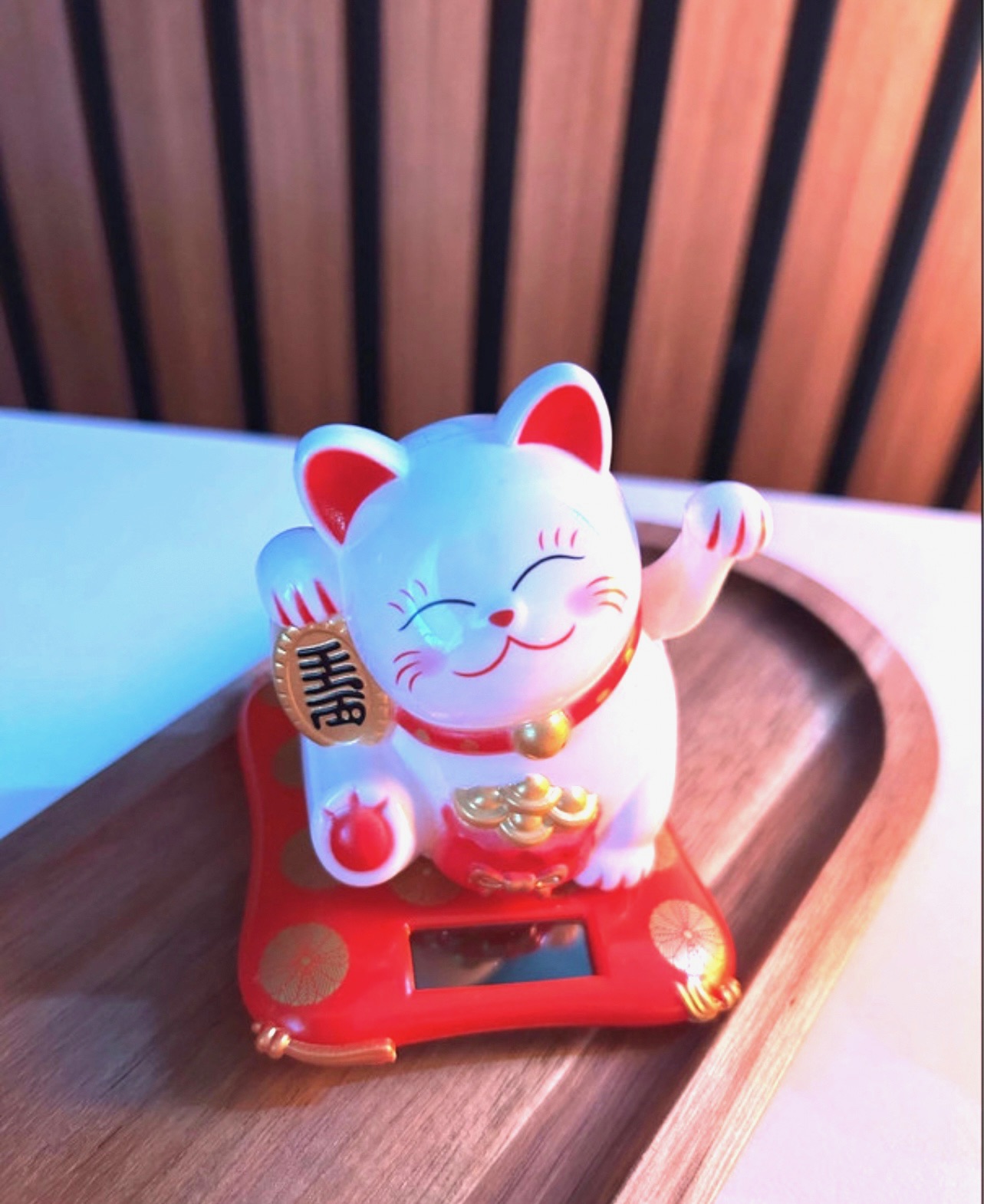 Chat Maneki-Neko (chat porte-bonheur)