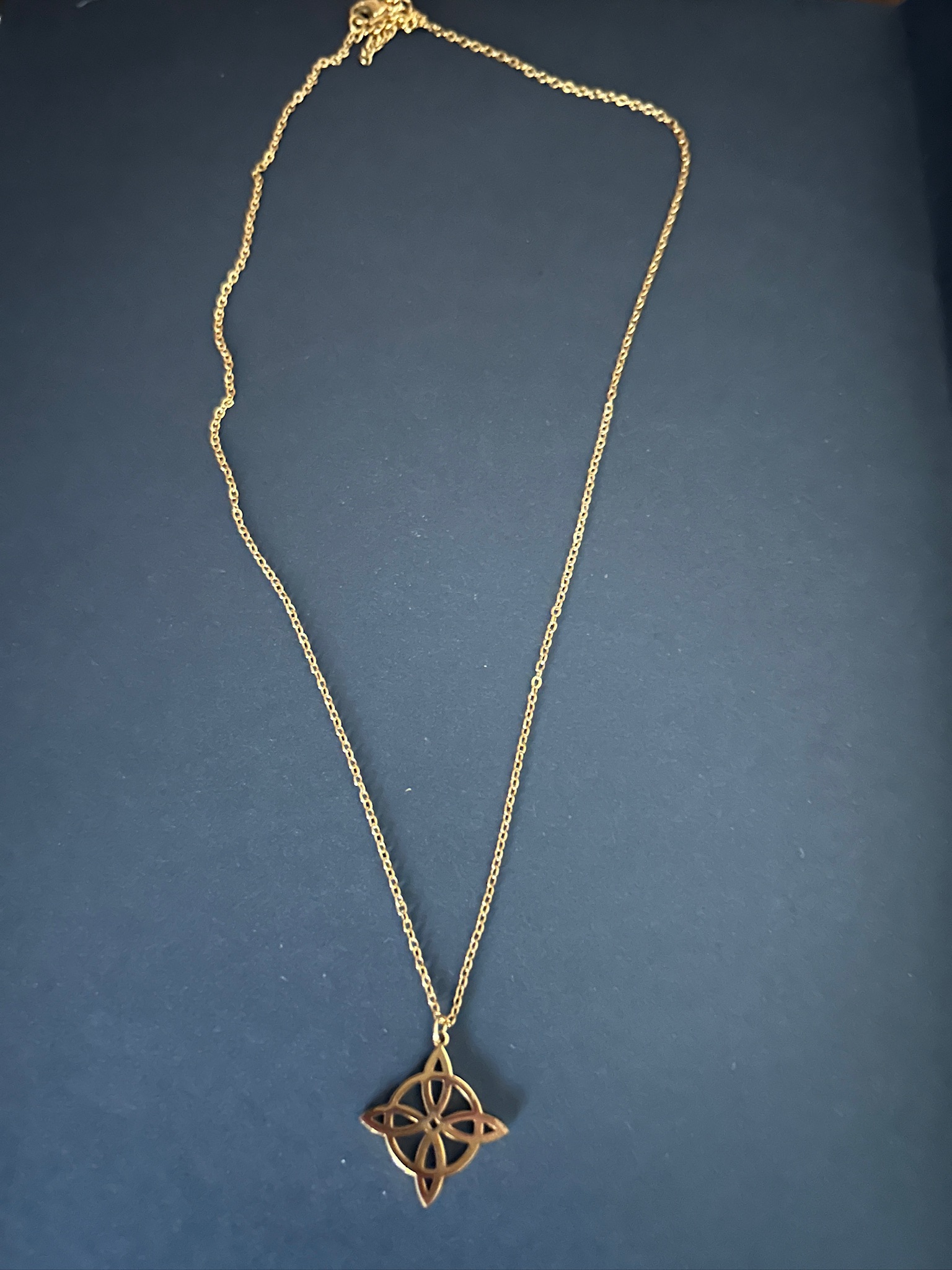Collier Noeud de sorcière